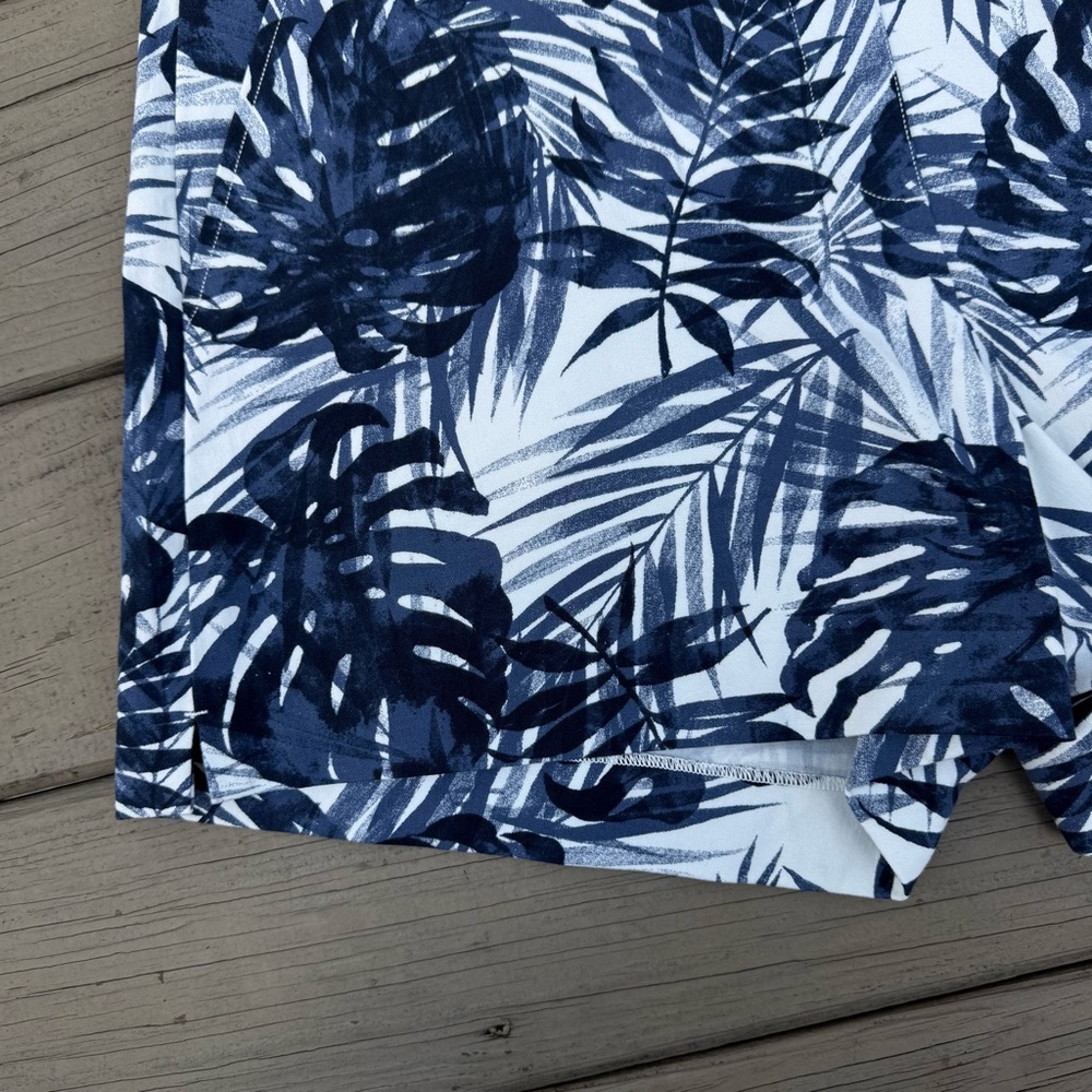 NWOT Spanx On-the-Go Tropical Print Shorts “4 in Navy Blue White size L - Picture 4 of 11